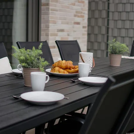 Wohnkultur - Fuer 10 Mit Garten, Parkplatz, 5 Schlafzimmer